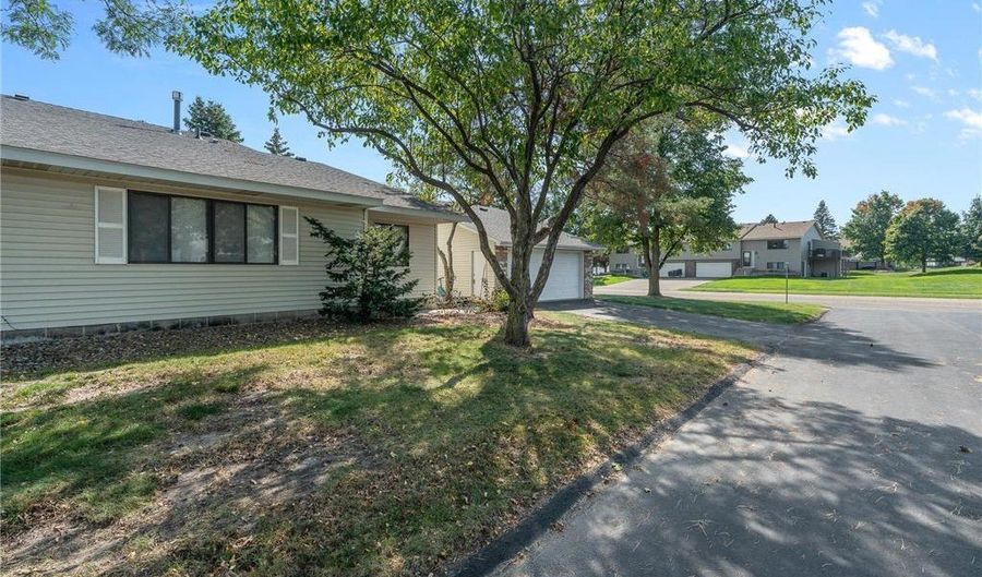 7765 157th St W, Apple Valley, MN 55124 - 2 Beds, 1 Bath