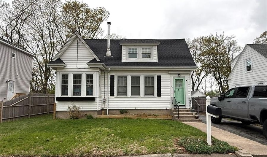 32 Hopkins Ter, Cumberland, RI 02864 - 4 Beds, 3 Bath