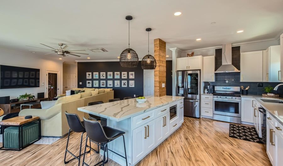 9180 Tokaj Ln, Spring Valley, CA 91977 - 7 Beds, 5 Bath