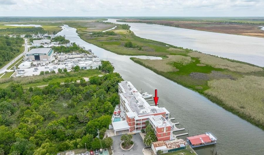329 Water St, Apalachicola, FL 32320 - 2 Beds, 2 Bath