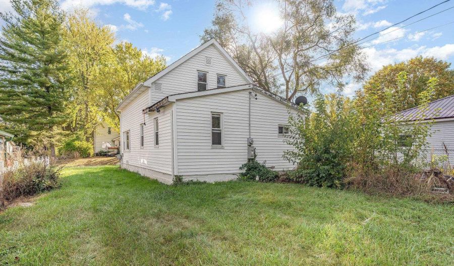 112 Windsor St, Alma, MI 48801 - 3 Beds, 1 Bath