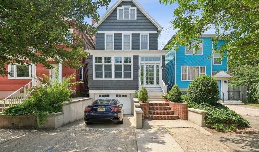 617 Avenue E, Bayonne, NJ 07002 - 4 Beds, 3 Bath