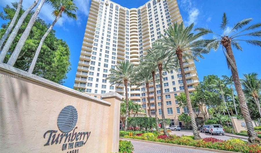 19501 W Country Club Dr 2011, Aventura, FL 33180 - 1 Beds, 1 Bath