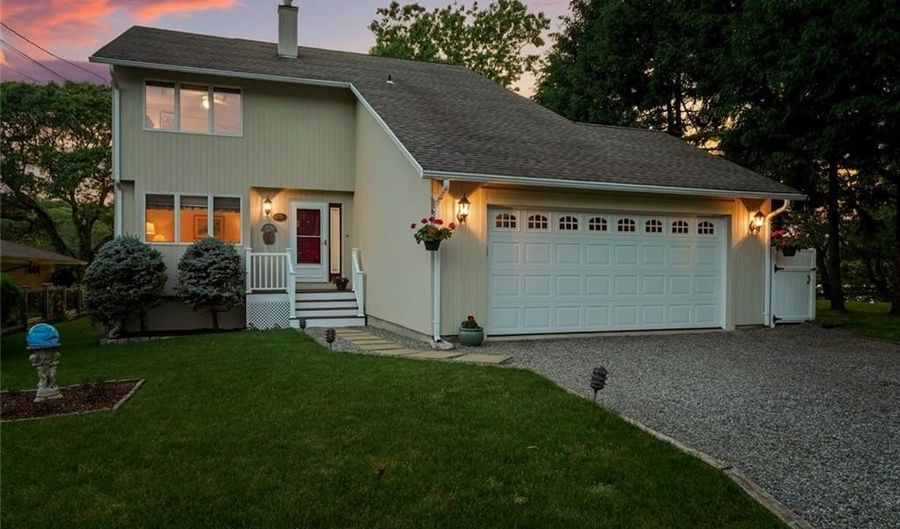 236 Indian Trl, Narragansett, RI 02874 - 3 Beds, 4 Bath
