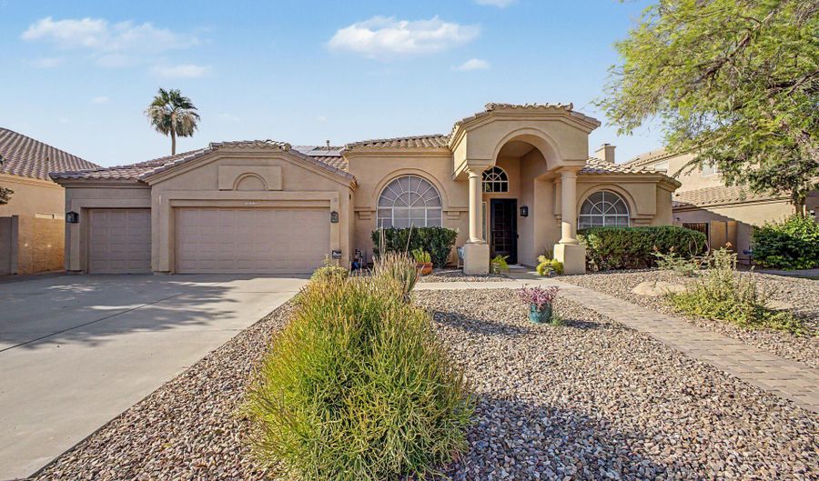 5602 W GARY Dr, Chandler, AZ 85226 - 4 Beds, 3 Bath