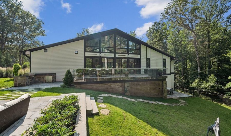 11013 RIVERWOOD Dr, Potomac, MD 20854 - 4 Beds, 4 Bath