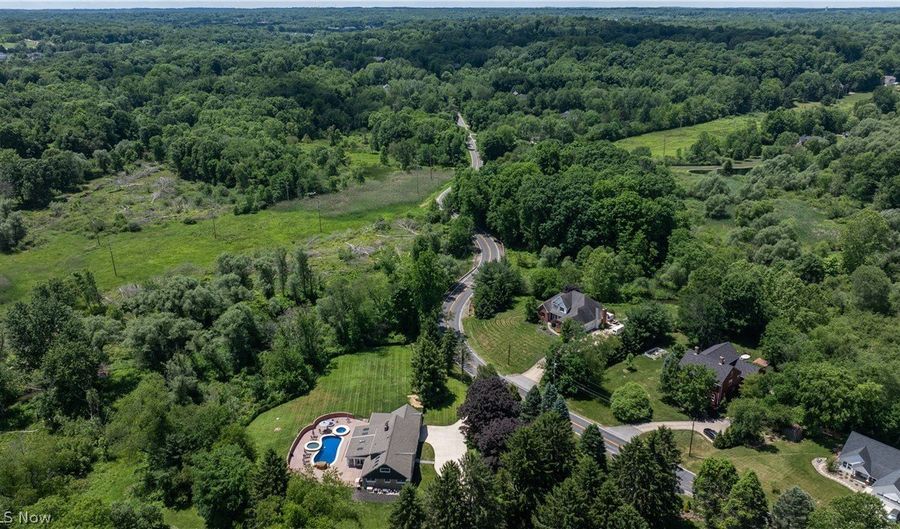 525 N Hametown Rd, Akron, OH 44333 - 4 Beds, 5 Bath