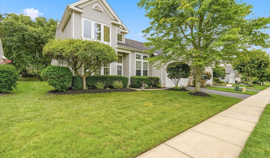 8 Meadowbrook Aly, Barnegat, NJ 08005 - 3 Beds, 4 Bath