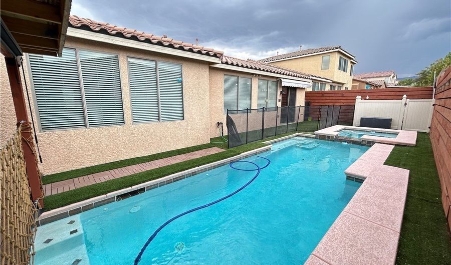 9224 Longhorn Falls Ct, Las Vegas, NV 89149 - 3 Beds, 2 Bath