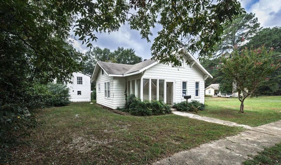1533 Phillips St, Arkadelphia, AR 71923 - 3 Beds, 3 Bath
