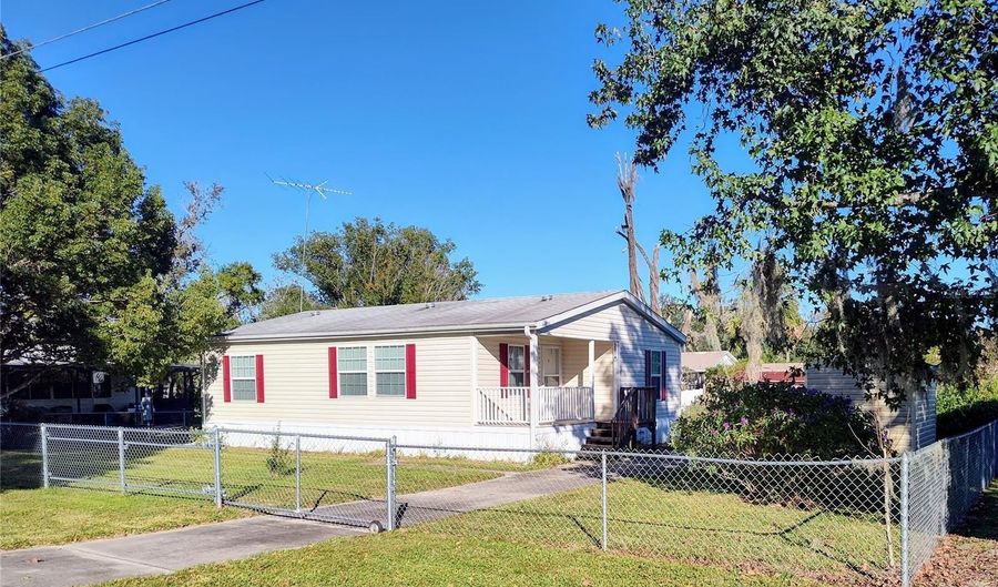 55716 KEITH St, Astor, FL 32102 - 2 Beds, 2 Bath