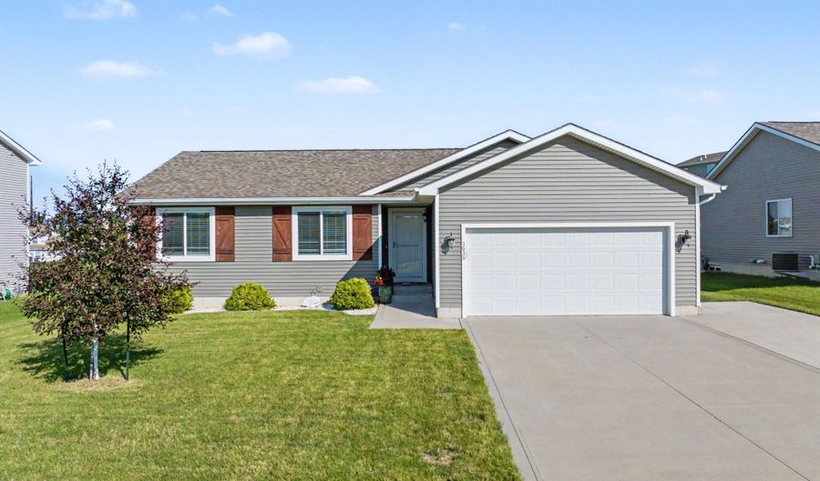 1636 25th Ave SW, Altoona, IA 50009 - 4 Beds, 3 Bath