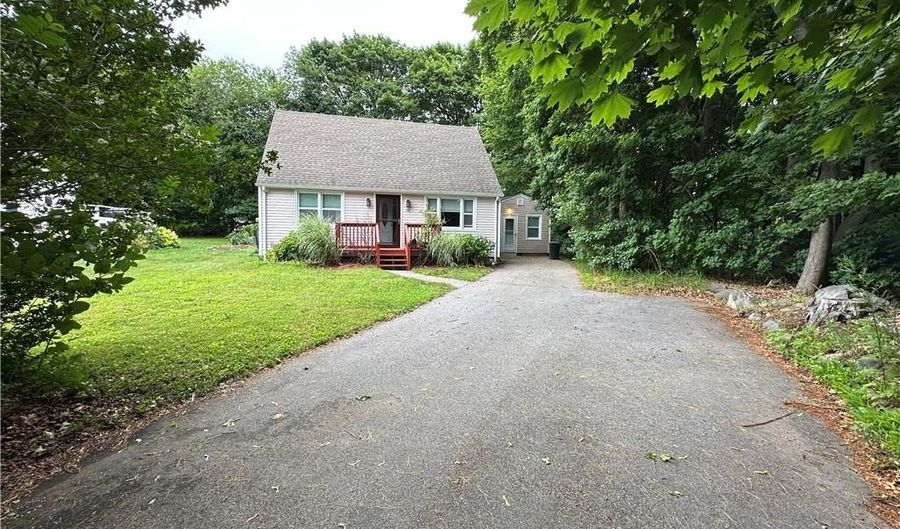 140 Middle St, North Kingstown, RI 02852 - 3 Beds, 2 Bath