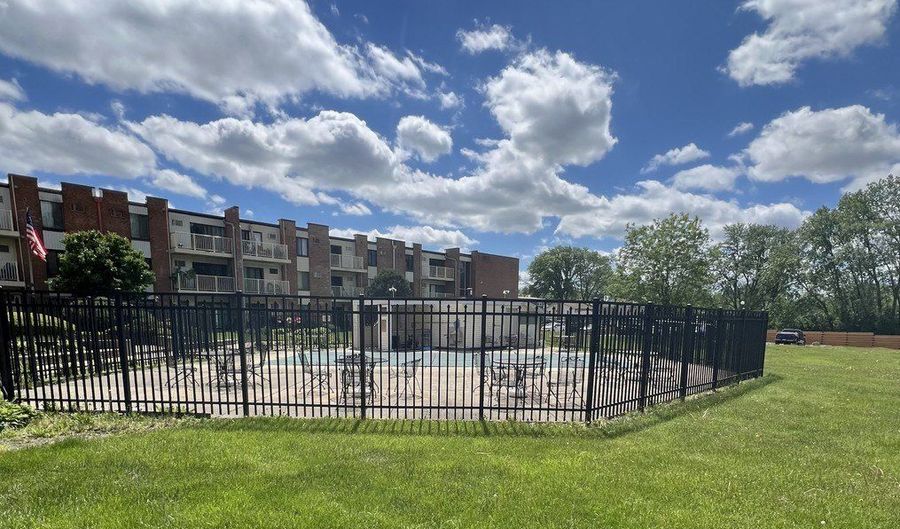 300 W FULLERTON Ave 102, Addison, IL 60101 - 2 Beds, 2 Bath