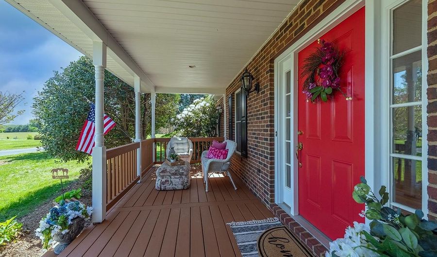 5265 BEAR HOLLOW Ln, Amissville, VA 20106 - 4 Beds, 3 Bath
