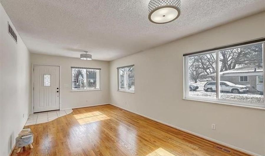 5642 WEDDEL St, Dearborn Heights, MI 48125 - 3 Beds, 2 Bath