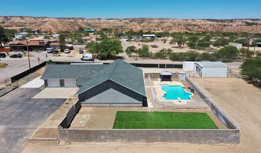 986 W Coffee Dr, Benson, AZ 85602 - 4 Beds, 2 Bath