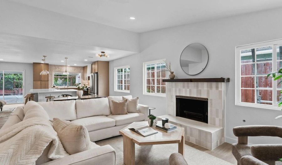 11425 TRIBUNA Ave, San Diego, CA 92131 - 4 Beds, 2 Bath