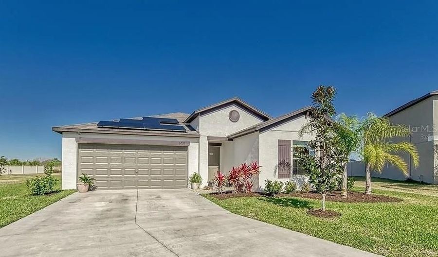 5025 WHITE CHICORY Dr, Apollo Beach, FL 33572 - 4 Beds, 2 Bath