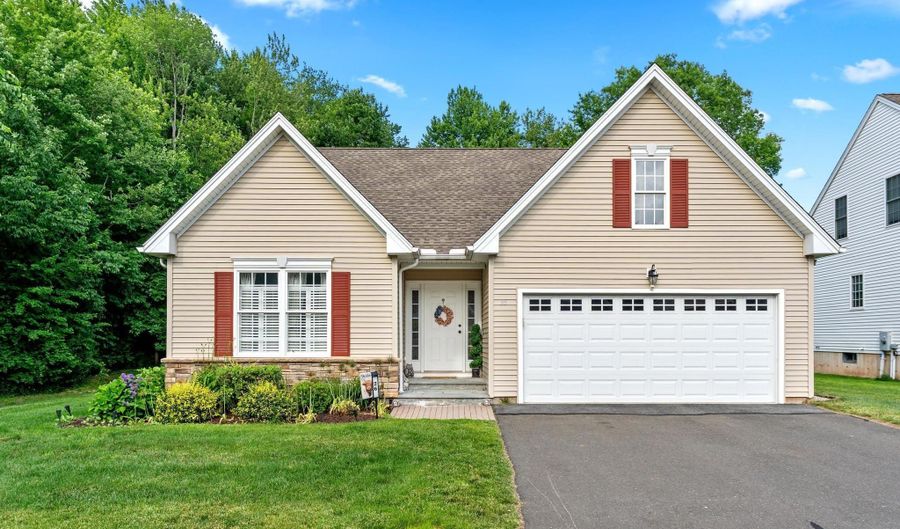 26 Mystique Ln 26, Cromwell, CT 06416 - 2 Beds, 3 Bath