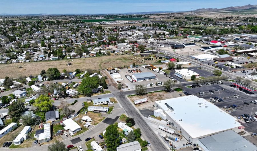 211 Circle Inn Dr, Chubbuck, ID 83202 - 2 Beds, 1 Bath