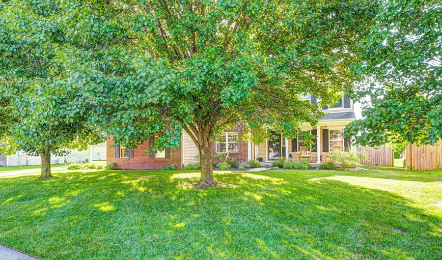 8557 Vyners Ln, Avon, IN 46123 - 5 Beds, 4 Bath