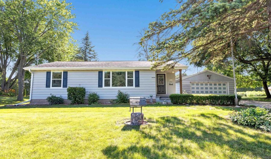 N9598 NOE Road, Appleton, WI 54915 - 3 Beds, 1 Bath