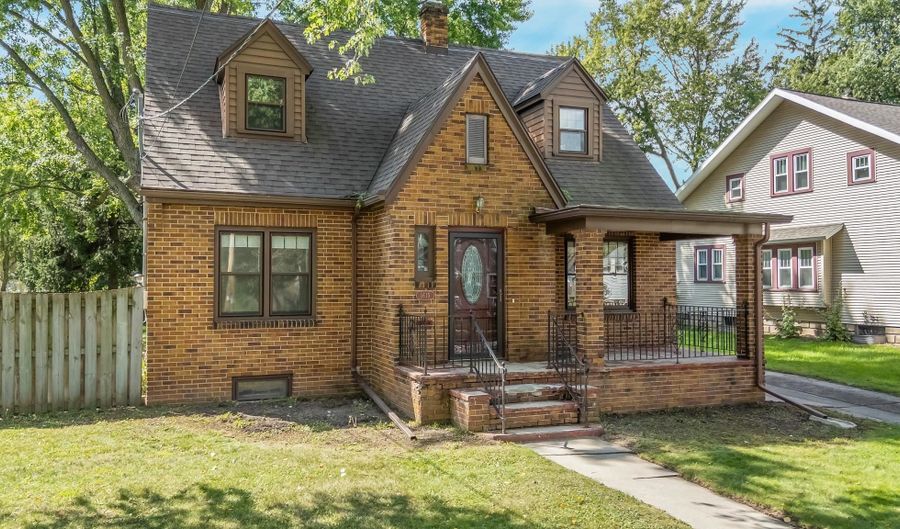 1615 N APPLETON St, Appleton, WI 54911 - 3 Beds, 2 Bath