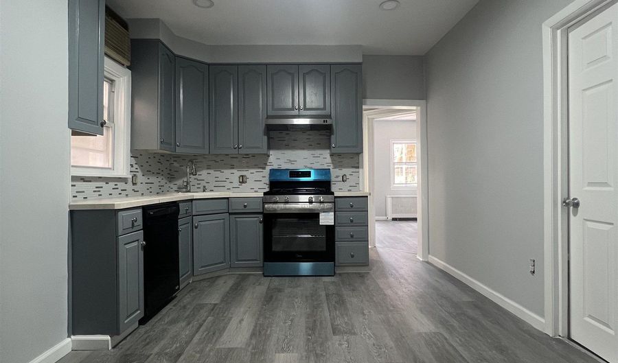 82 W 22ND St 1, Bayonne, NJ 07002 - 3 Beds, 1 Bath