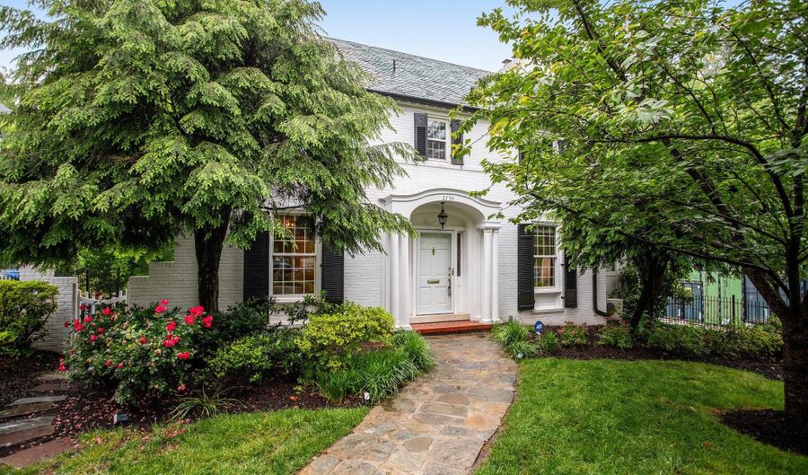 2739 CHESAPEAKE St NW, Washington, DC 20008 - 5 Beds, 6 Bath