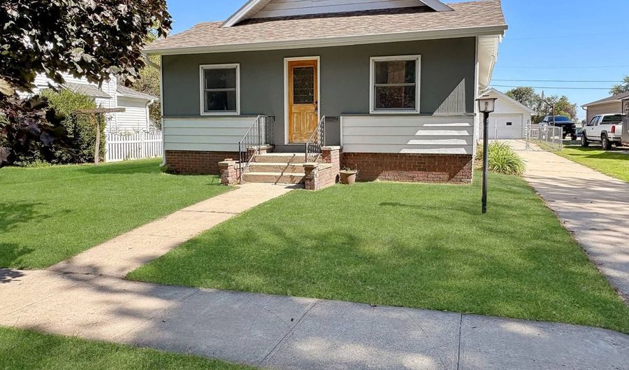 317 S 6th St, Albion, NE 68620 - 3 Beds, 2 Bath
