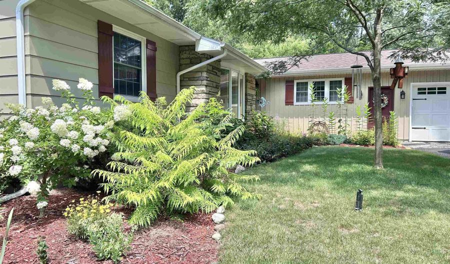 1719 Southgate Ct, Adrian, MI 49221 - 3 Beds, 3 Bath