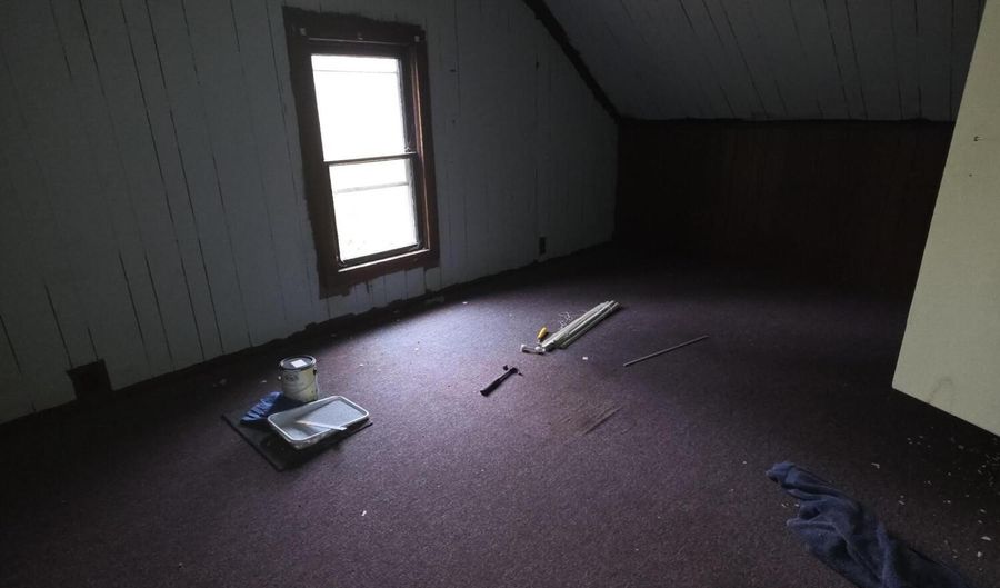 113 W Walnut St, Albion, MI 49224 - 4 Beds, 2 Bath