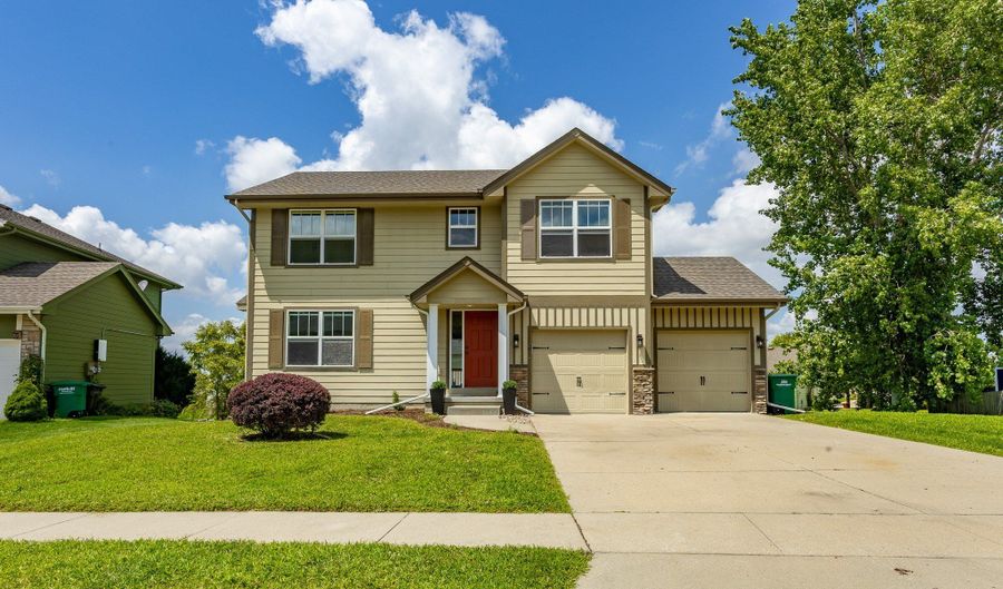 2010 SE Clover Ridge Dr, Ankeny, IA 50021 - 4 Beds, 3 Bath