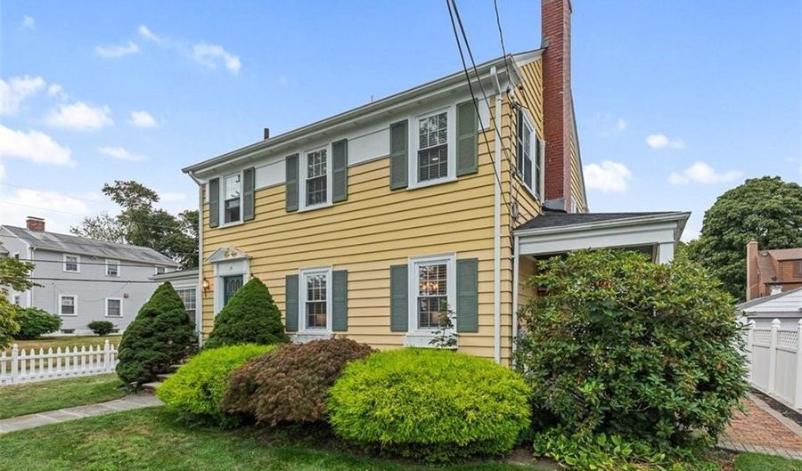 34 Burnett St, Johnston, RI 02919 - 3 Beds, 3 Bath