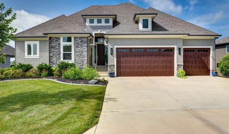14423 N 145th St, Basehor, KS 66007 - 4 Beds, 3 Bath