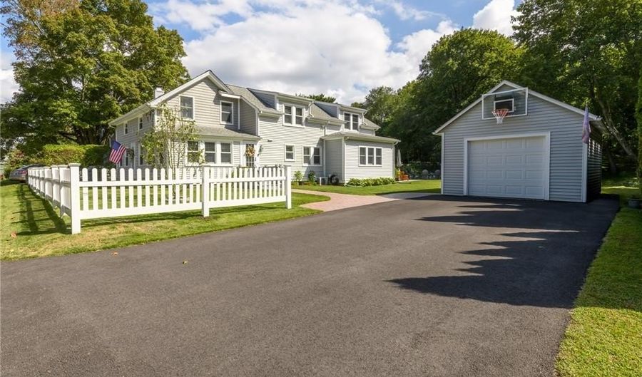 76 W Allenton Rd, North Kingstown, RI 02852 - 4 Beds, 4 Bath