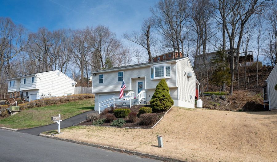 23 Fleetwood Dr, Danbury, CT 06810 - 4 Beds, 2 Bath