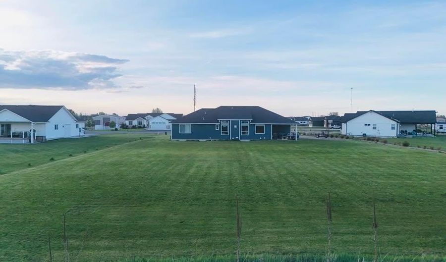 565 W 40 S, Blackfoot, ID 83221 - 3 Beds, 2 Bath