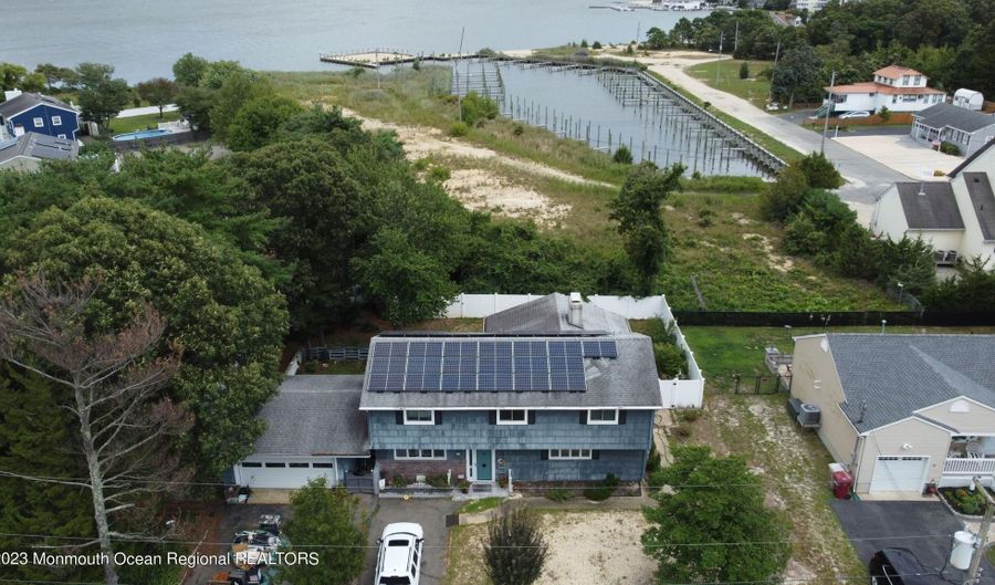 15 Cedarcrest Dr, Bayville, NJ 08721 - 4 Beds, 2 Bath