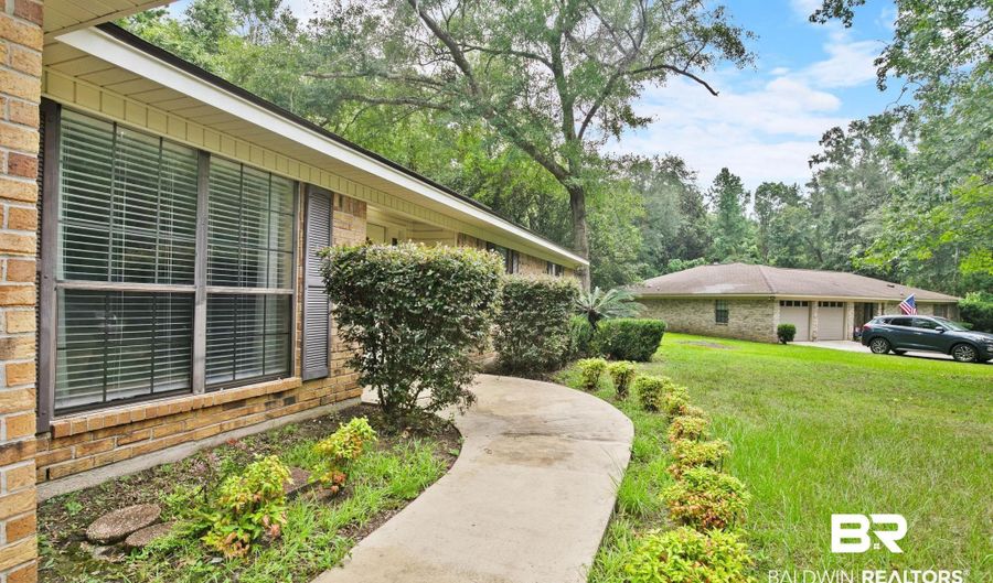 300 Norwood Ct, Bay Minette, AL 36507 - 3 Beds, 2 Bath