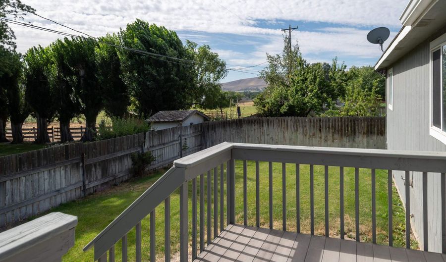 1565 NE 11th St, Benton City, WA 99320 - 3 Beds, 2 Bath