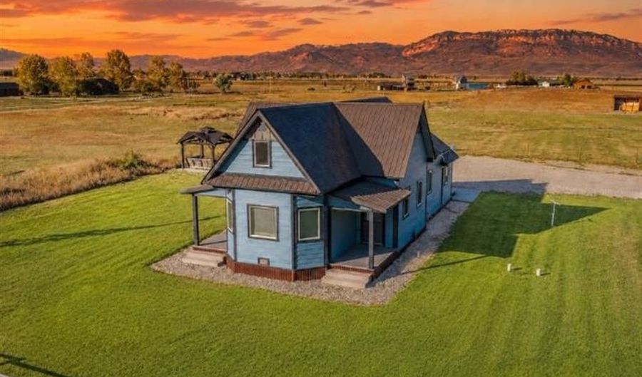 653 Southfork Rd, Cody, WY 82414 - 3 Beds, 2 Bath