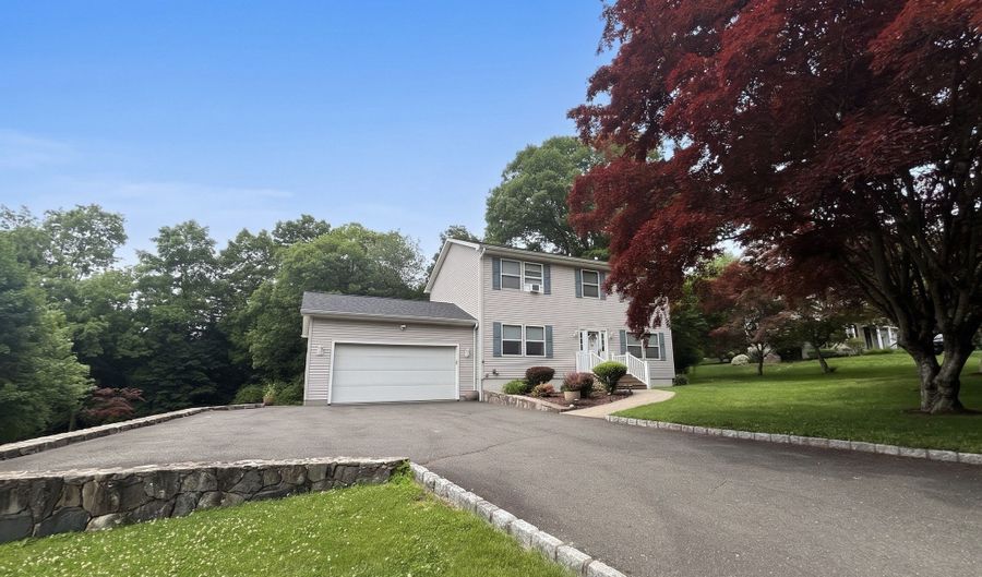 20 Driftway Rd, Danbury, CT 06811 - 3 Beds, 3 Bath