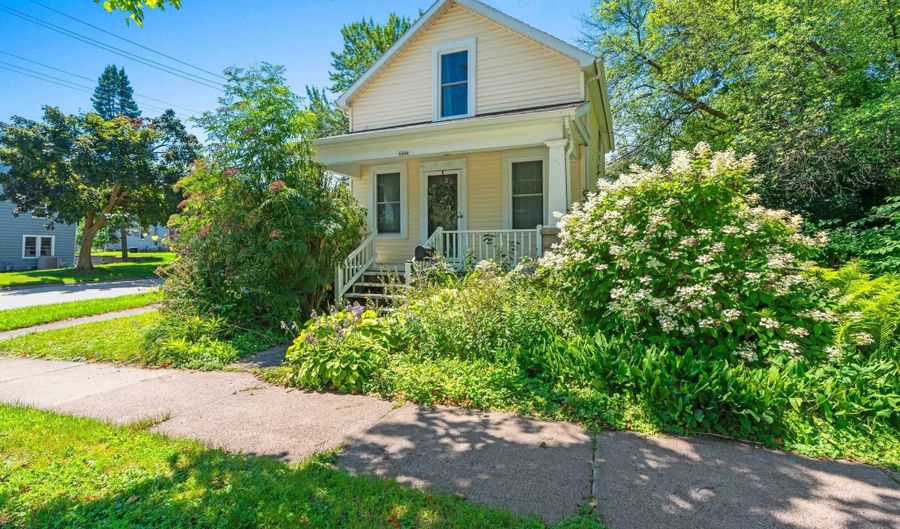 1025 S LAWE St, Appleton, WI 54915 - 2 Beds, 1 Bath