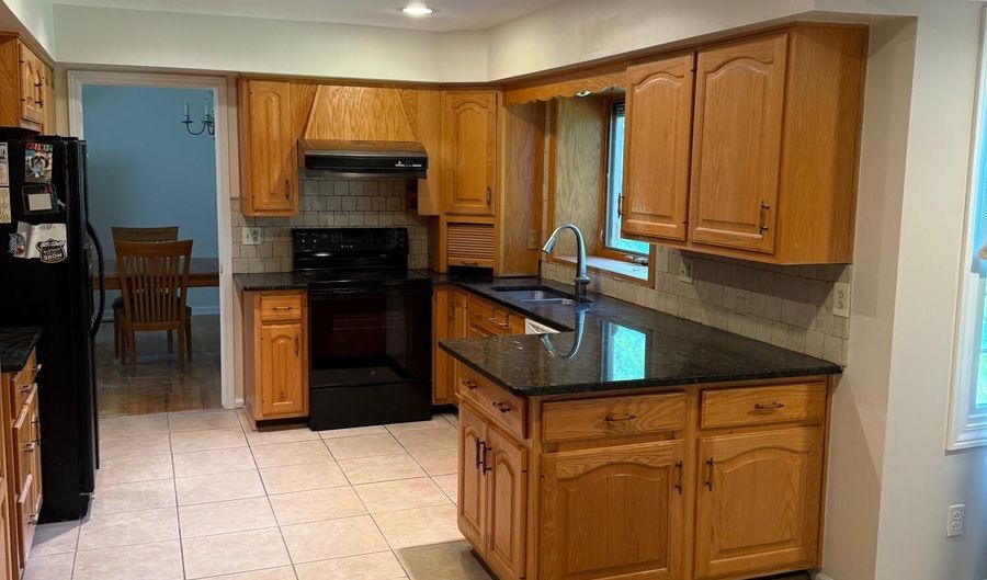 3925 Waldenwood Dr, Ann Arbor, MI 48105 - 4 Beds, 4 Bath