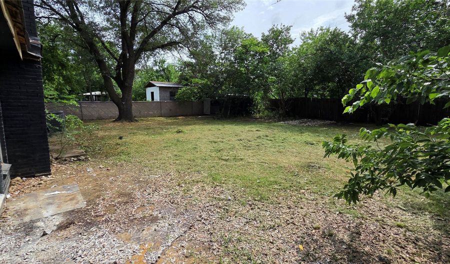713 N Spears St, Alvarado, TX 76009 - 3 Beds, 2 Bath