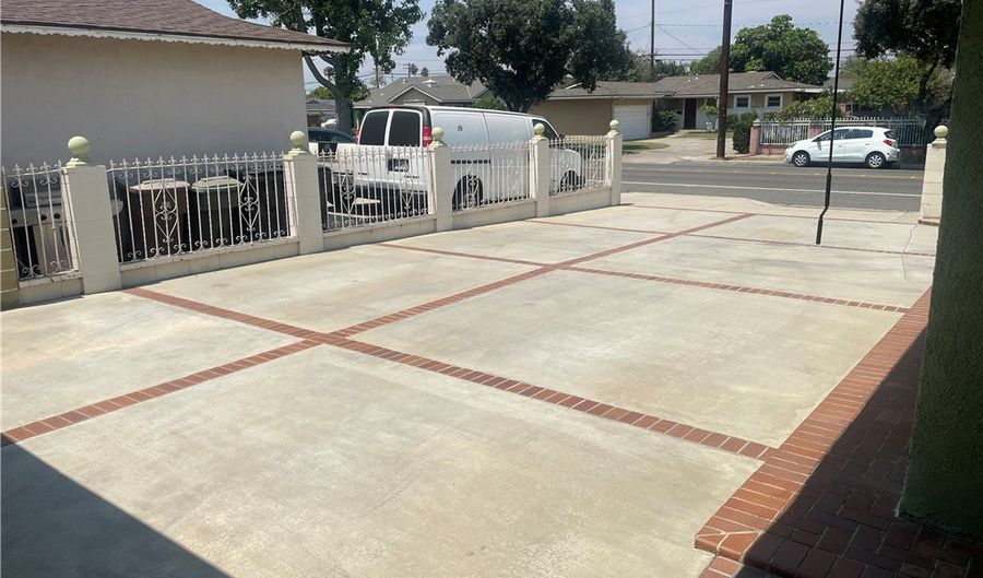 1316 E Romneya Dr, Anaheim, CA 92805 - 4 Beds, 2 Bath