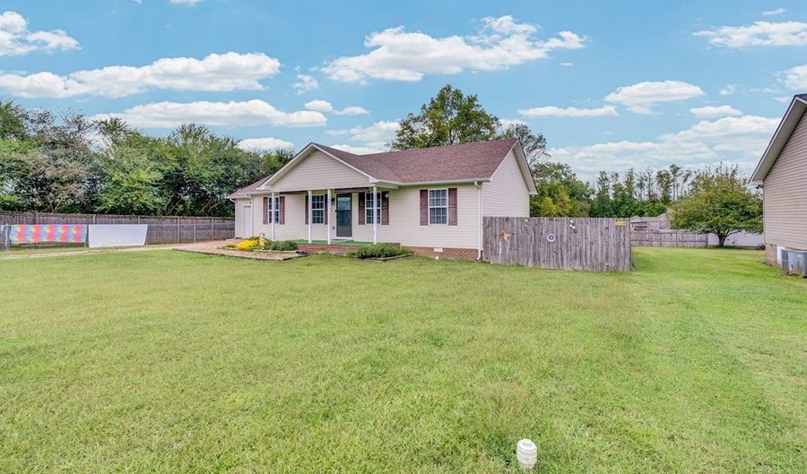 141 Chestnut St, Baxter, TN 38544 - 3 Beds, 2 Bath