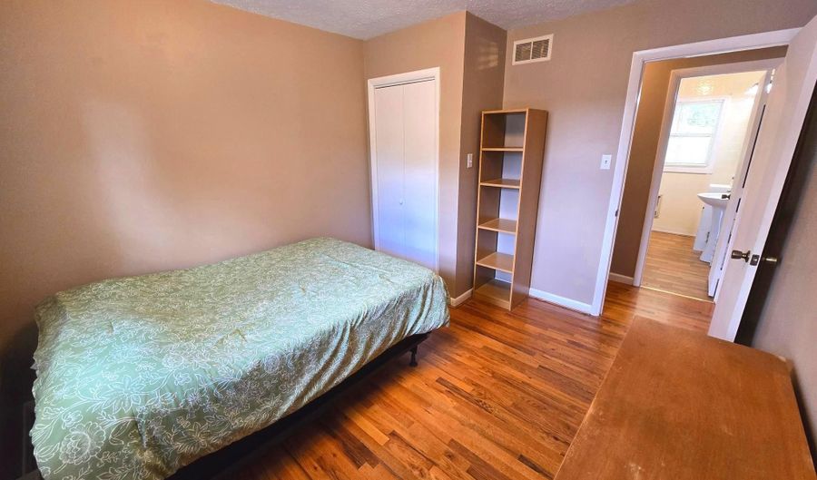 117 LAKE VIEW Dr, Augusta, WV 26704 - 3 Beds, 1 Bath